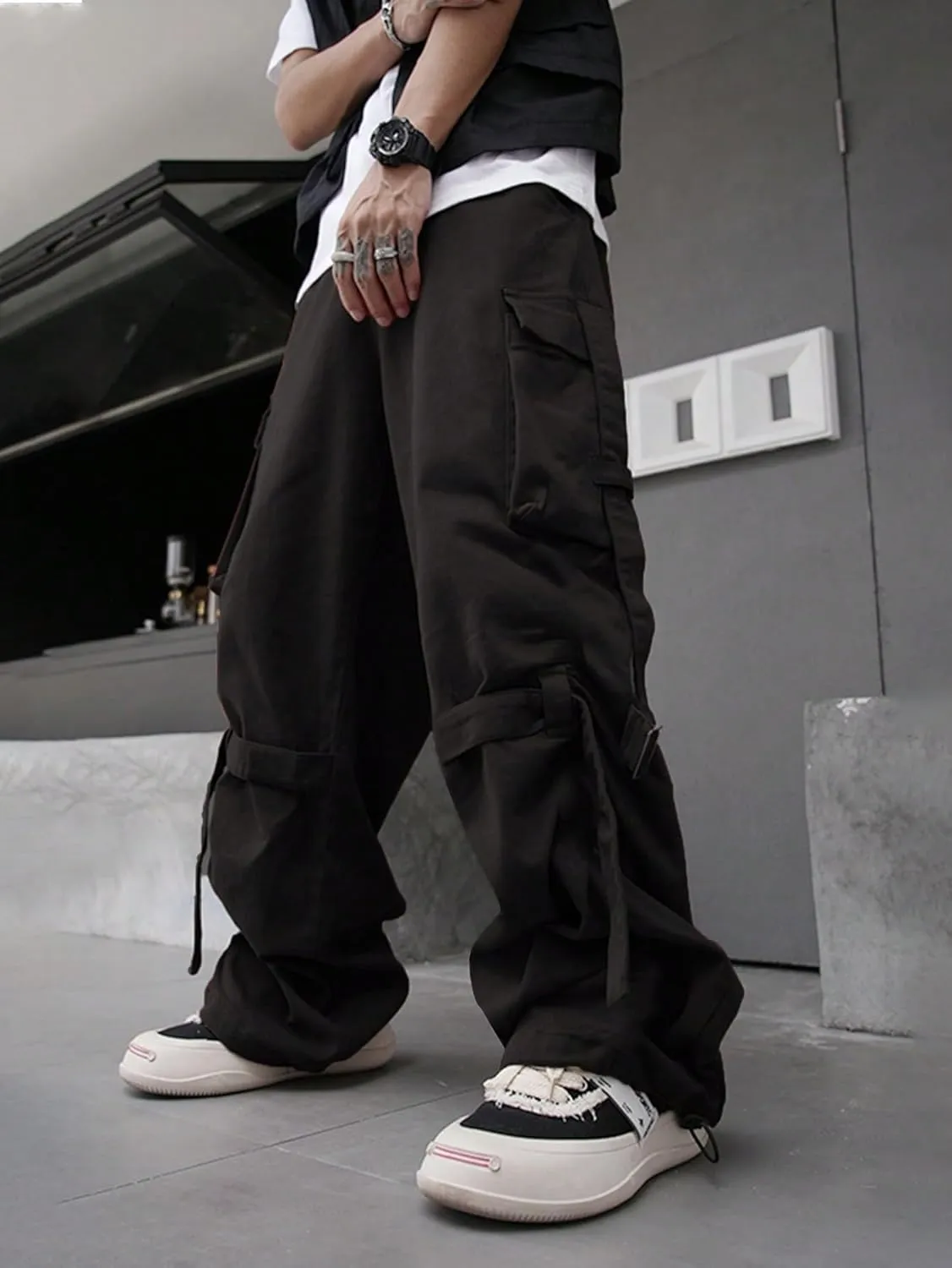 OYOANGLE Men's Casual Drawstring Waist Flap Pocket Cargo Pants Wide Leg Loose Fit Parachute Pants Joggers